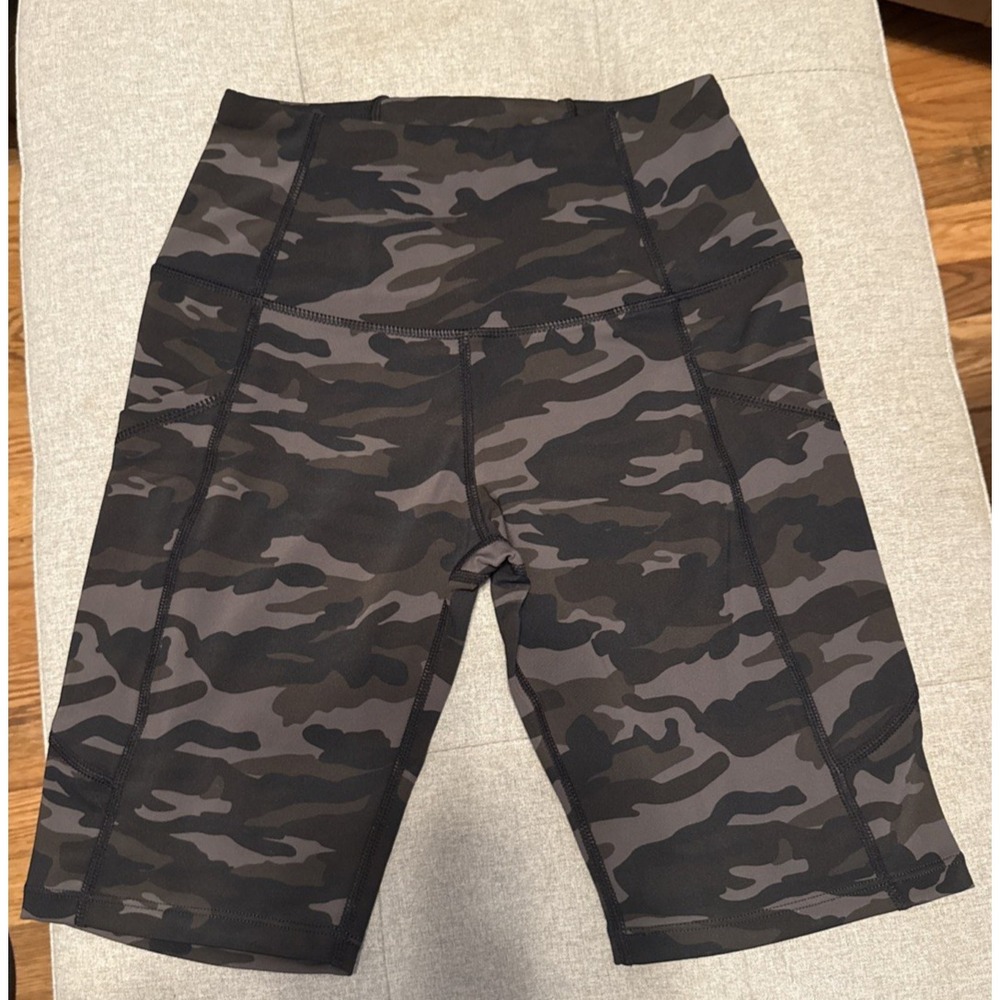 Rrosseyz Women XS Workout Shorts ‎ Black Gray Camo with pockets